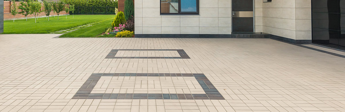 Paved driveway and patio detail in Horsham by Haymans Landscapes